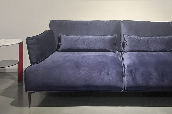 IRIS sofa punjena perjem detalj