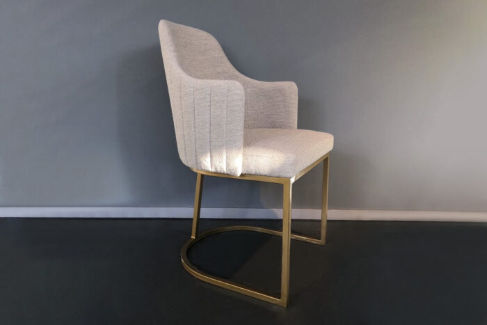 NORA luksuzna tapacirana stolica sa rukonaslonom visok naslon zlatna ili bakar